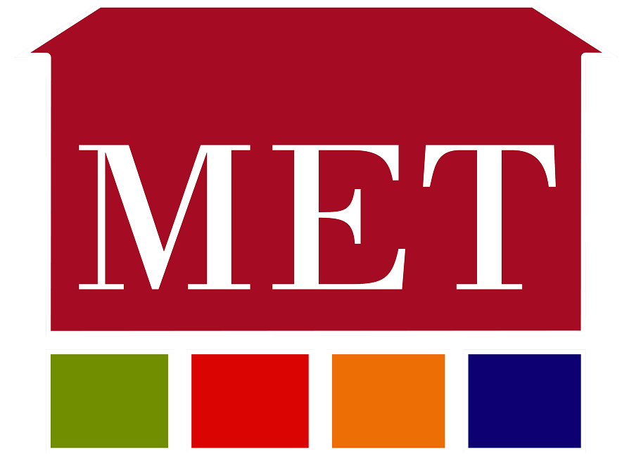 Logo del MET, Teatro Metastasio di Prato: le tre lettere bianche dentro la sagoma di una casa rossa, sopra quattro quadrati verde, rosso, arancione e blu