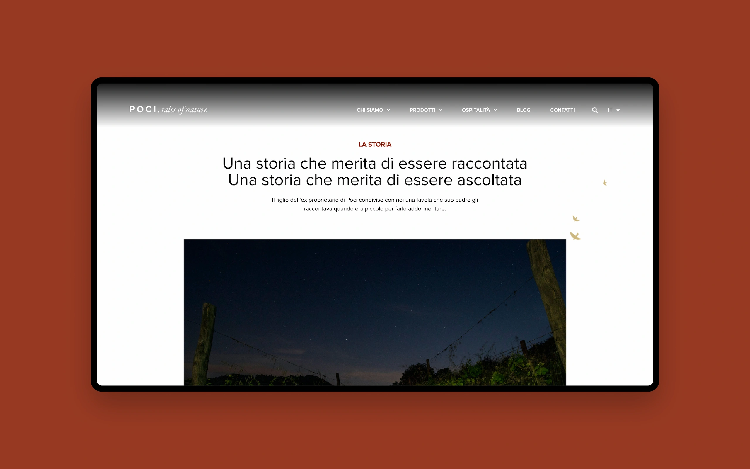 Sito web di Poci, tales of nature, azienda agricola del Chianti: la pagina «La storia» su portatile — «Una storia che merita di essere raccontata, una storia che merita di essere ascoltata» — con la foto notturna della vigna